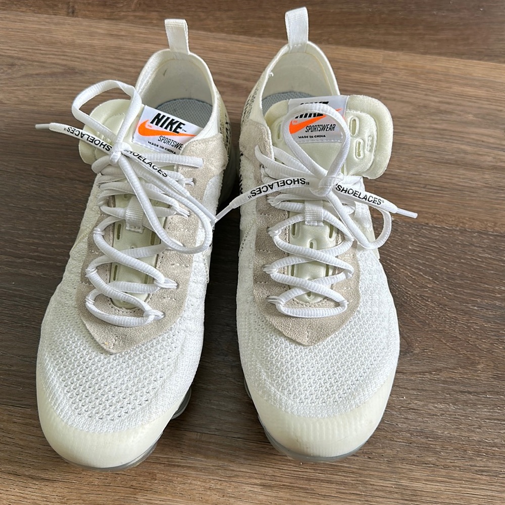 Like new Nike sneakers